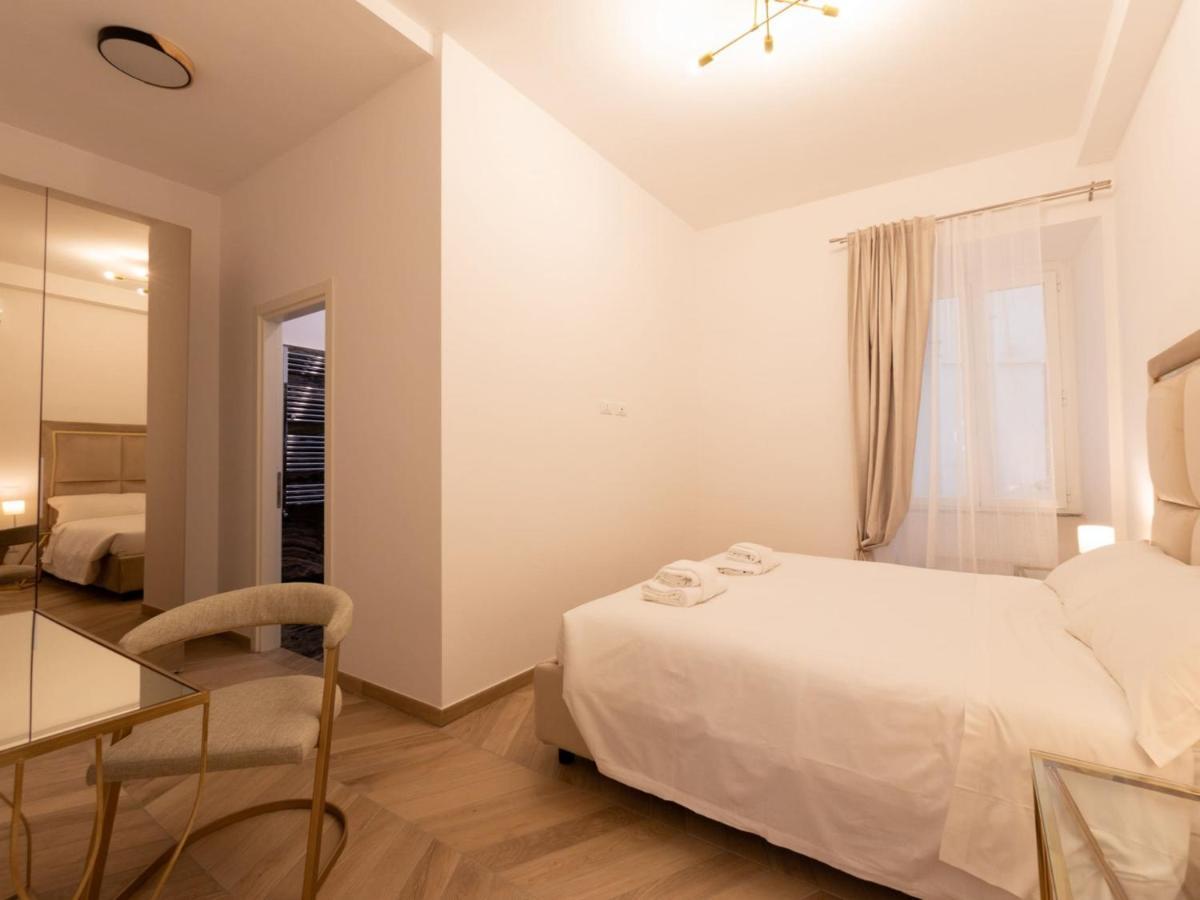 רומא The Best Rent - Elegant Five-Bedrooms Apartment Near Colosseo מראה חיצוני תמונה