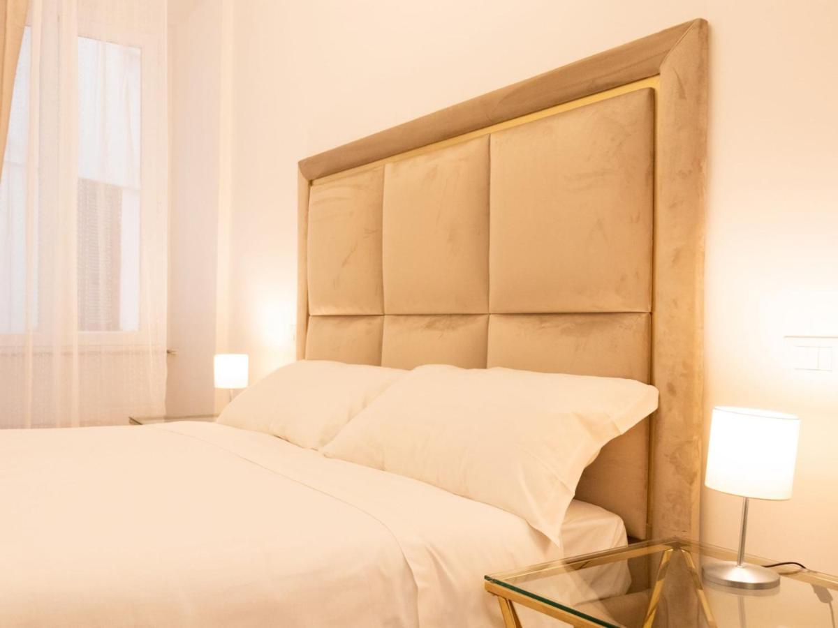 רומא The Best Rent - Elegant Five-Bedrooms Apartment Near Colosseo מראה חיצוני תמונה