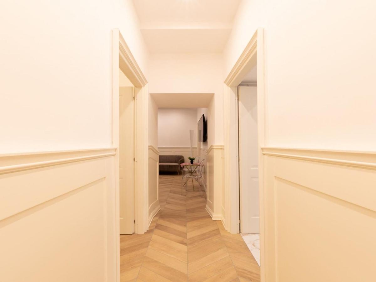 רומא The Best Rent - Elegant Five-Bedrooms Apartment Near Colosseo מראה חיצוני תמונה