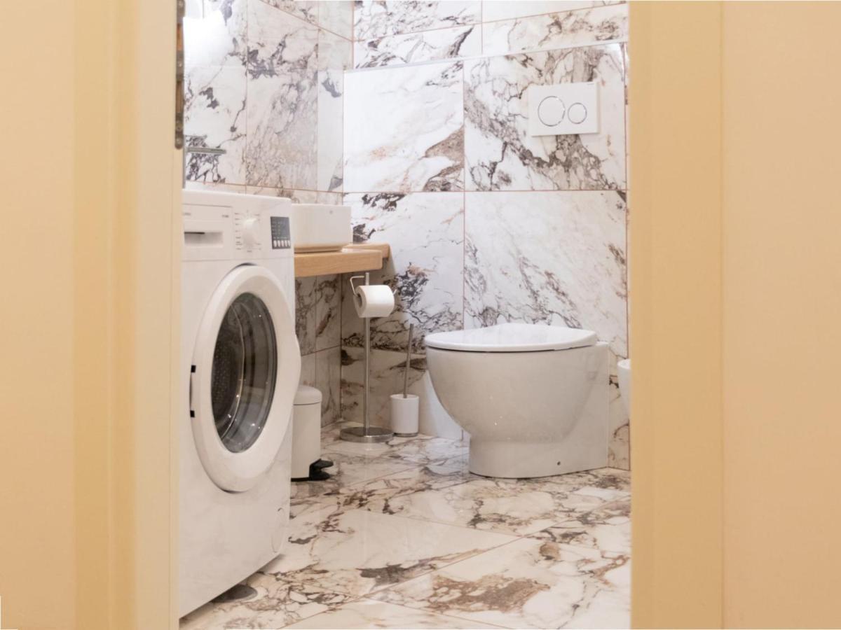 רומא The Best Rent - Elegant Five-Bedrooms Apartment Near Colosseo מראה חיצוני תמונה